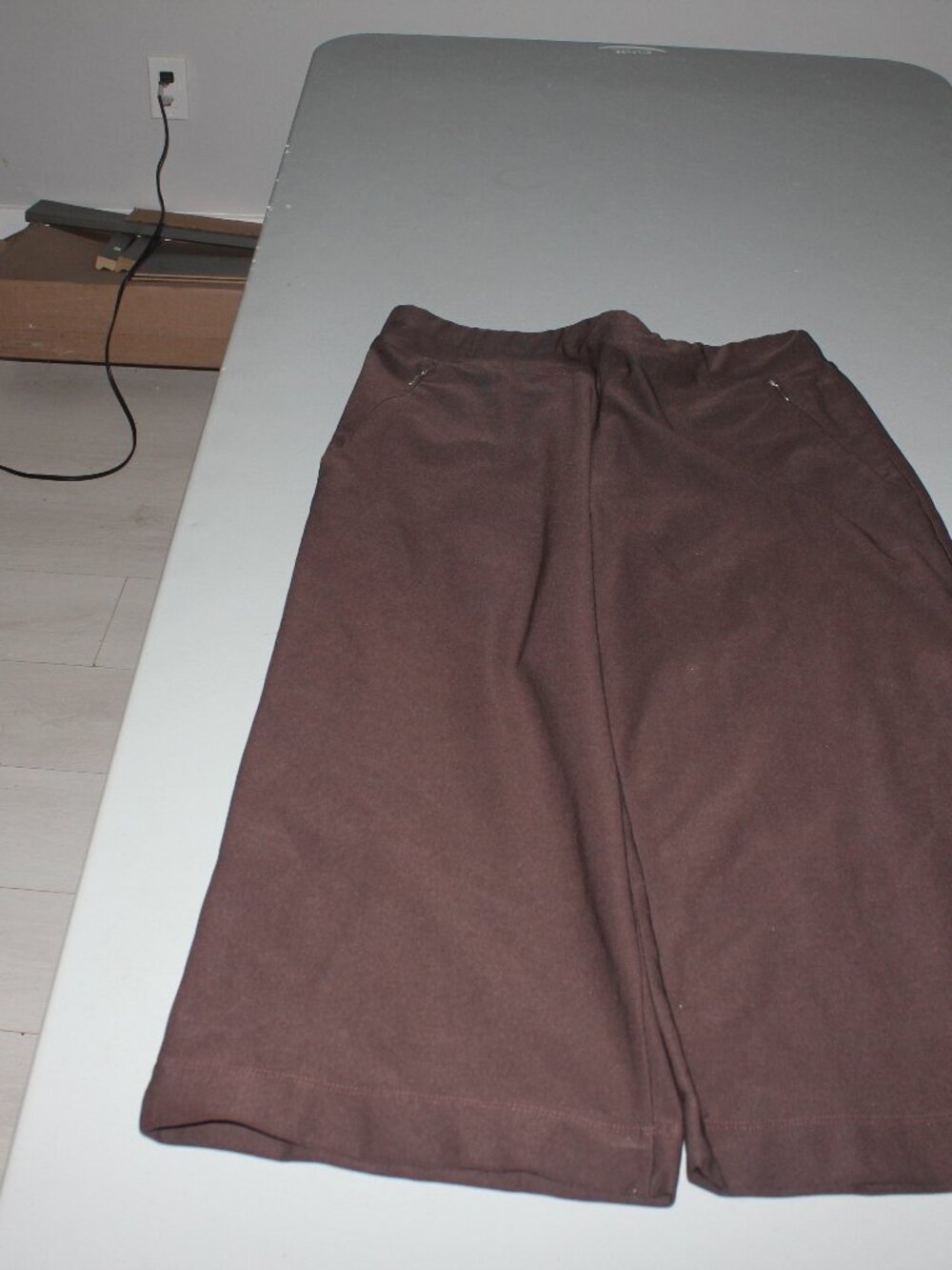 Brown Lucy Capris Size Medium